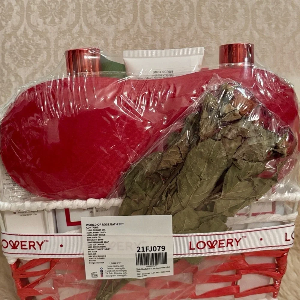 Brand New Valentine's Day Gift 35-Piece Red Rose Bath & Body Spa Set Self-Care